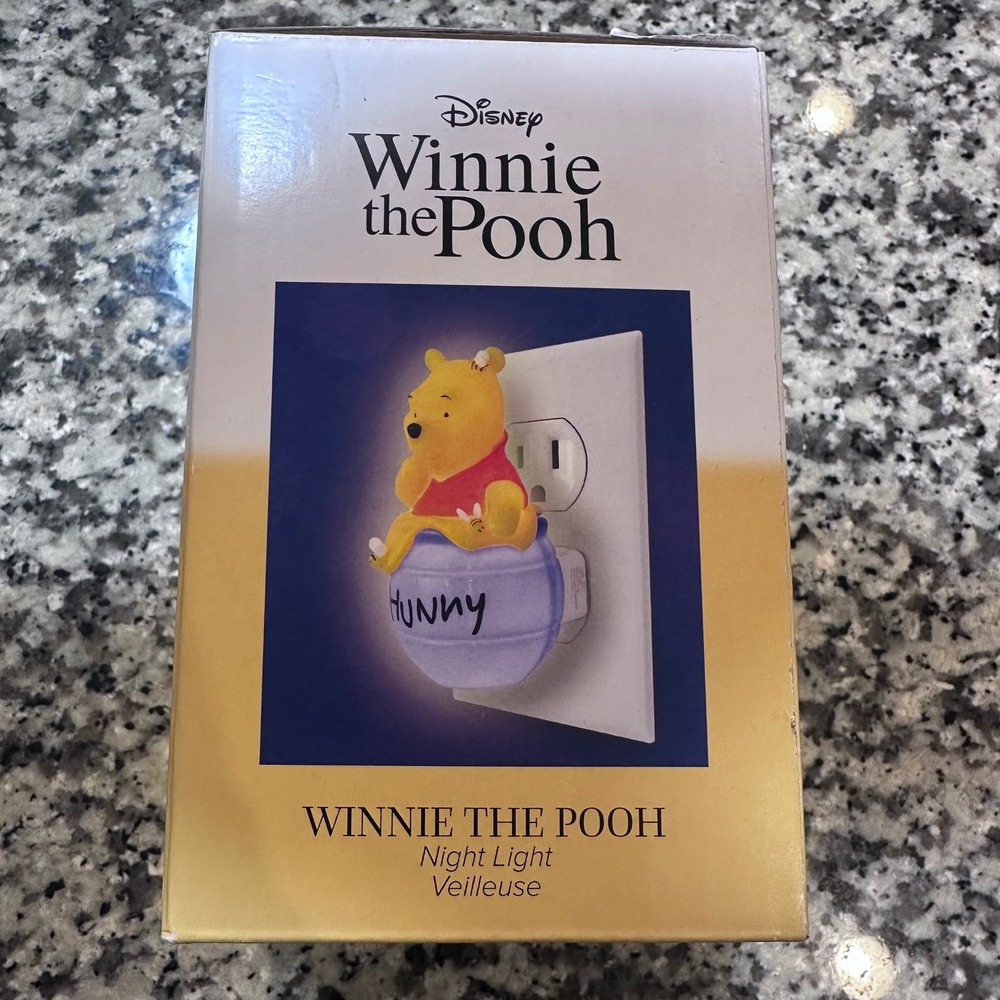 New Disney Winnie the Pooh Hunny Pot Night Light Dusk to Dawn Sensor Ukonic - Picture 2 of 7